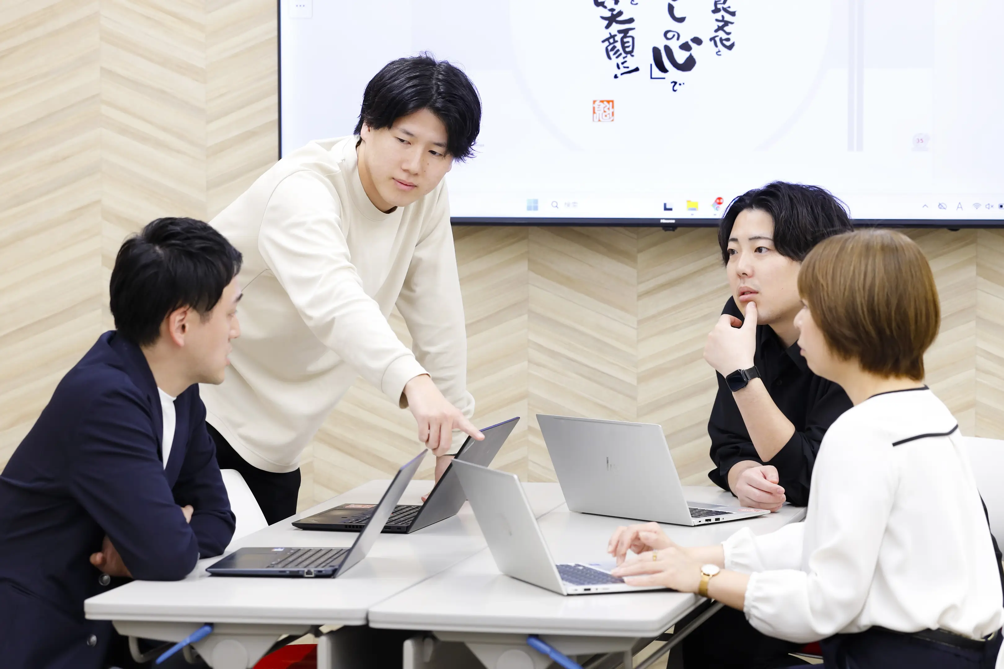 食を通じて人をつなぐ様子